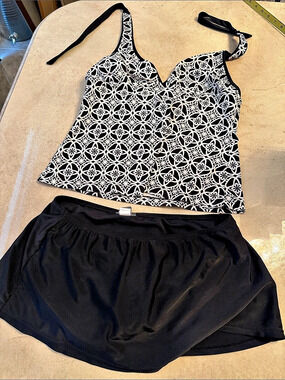 Sonoma top life Floral Two-Piece halter tankini in Black & White Size 12 , Skirt